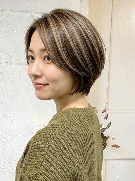 エノア 東京(ENORE) 上品な立体感♪40代/50代/白髪ぼかしハイライトショート