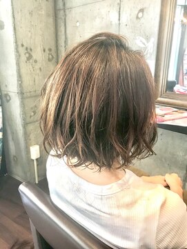 1+ アンプリュス(Unplus) 切りっぱなしワンレンボブ