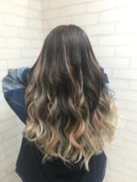 アンダーバー(UNDRvr) 外国人風グラデーション