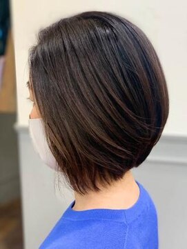 ミーティア バイ クアトロ(Meteor By QUATRO) 大人前下がりショートボブ☆