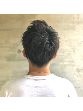 クオリス 上板橋店(QUALIS) ツーブロ刈り上げ無造作束感ショート【アップバング×ビジカジ】