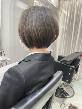 カルナ バイ エルモ(calna by ELMO) 【丸みショートボブ】オリーブベージュ