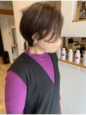耳掛けピアスも際立つショート