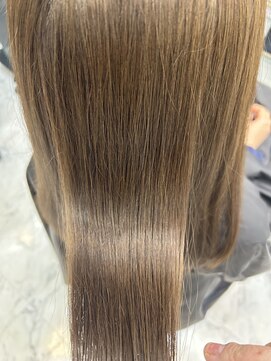 エスカーラ 表参道(THE ESCALA) ＠shino_ne197/グレージュカラー/アッシュベージュ/ベージュ