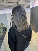 大人気のバレイヤージュカラー_contrast ash_