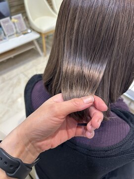 ケンジ 平塚 アネッタ(KENJE annetta) 白髪ぼかしツヤツヤアッシュカラー