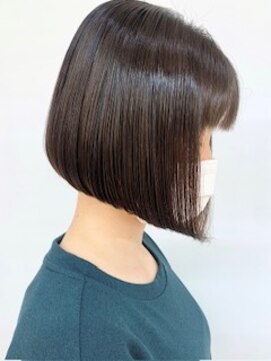 クオリス 上板橋店(QUALIS) 20代30代40代前下がりストレート小顔補正立体カット