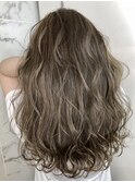 ベージュカラー×透明感ロングヘア