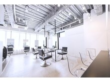 【栄駅すぐの好立地】年中無休の毎日22時まで営業も高評価◎お仕事帰りにも来店しやすい(栄/栄駅/髪質改善)