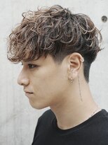 イズバイフィフス(is by fifth) スペインカールフェードカットラルフカールラフカール刈り上げ