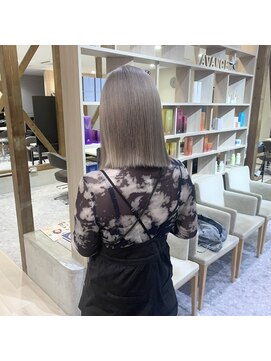 アヴァンス ジェイアール和歌山店(AVANCE.) ハイトーン×グレージュカラー×切りっぱなしボブ