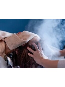 頭皮からしっかり潤いを与えて頭皮環境を整えます◎極上ヘッドスパで、日々の疲れを癒します。