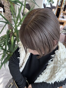 プリュム(Plume.) グレージュ