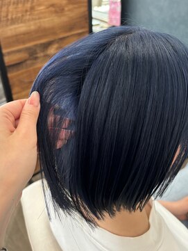 サロウィン 熊本上通り店(SALOWIN) 熊本 ブルーブラック ブリーチ ミニボブ Arisa.