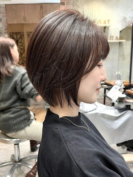 アフロート ルヴア(AFLOAT RUVUA) 「岩田莉奈」40代50代に人気の似合わせ丸みショートボブ 新宿