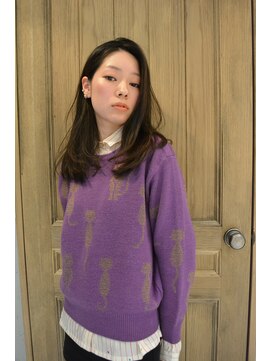 ノーラン(NoLan) ストレートがクールに決まるセミロングスタイル