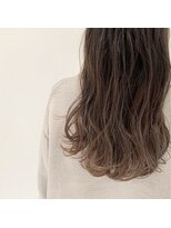 デフィー(DEFY)&nbsp;バレイヤージュカラーのロングスタイル