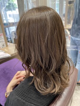 ビースリー ロア ベージュ×イルミナカラー 2021/7/24[横浜/横浜駅]