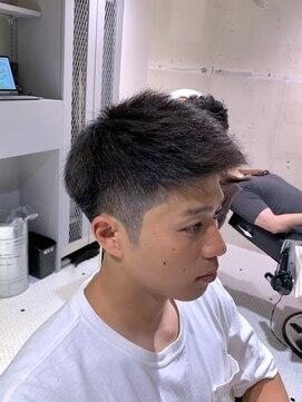 フランクスバーバーザスタンド(Frank’s barber the stand) スペインカール/スパイキーショート/フェザーパーマ/飯田橋トF