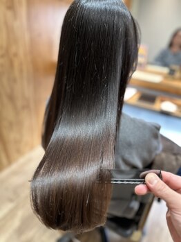 エラ(ERA)の写真/【髪質も変える酸性ストレート】髪質を整え艶やかで自然な仕上がりに♪ダメージが気になる方にもおススメ！