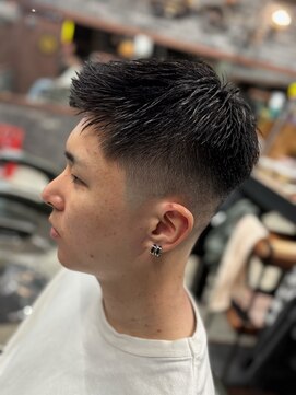 フォーコーナーズカットショップスリーセント 栄(FourCornersCutShop 3/cent) フェードショート