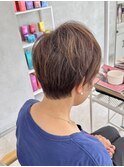 ショートボブ白髪ぼかしハイライトブリーチメッシュ
