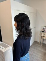 ロッカ(ROCCA)&nbsp;くびれヘアゆるふわウェーブ × 大人カジュアル