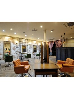 落ち着いたオシャレな上質空間で、ゆったりとした時間を過ごしてみませんか。癒しのサロンタイムを＊