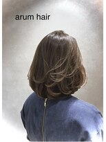 アルム(arum)&nbsp;レイヤーを入れ軽く流れが生まれるボブ