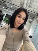 レヴリー(reverie)&nbsp;ミディアムレイヤーハッシュカット透明感カラー20代30代