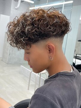 エルマーク 四条烏丸(L-MARK) スパイラルパーマ/ツイストパーマ/メンズ/センターパート/波巻き