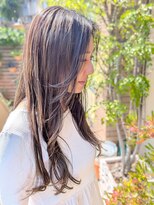 テット 細めナチュラルハイライトで華やかな動きがあるスタイル