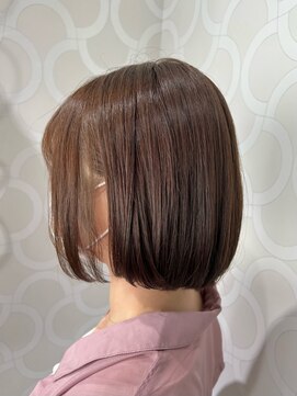 ヒップスデコ(Hip's deco) つるんとまとまるミニボブヘア【柔らかいオリーブベージュ】