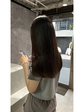 ロイ 梅田(Roy) ストレートロング/ブラウン／ツヤ髪／艶カラー