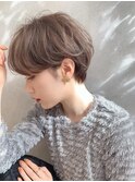 オリーブグレーの大人ショートパーマレイヤーカット[横浜駅]