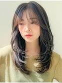 大人ガーリー似合わせミディアムレイヤーカットダークアッシュ