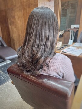 コモレビ(komorebi) 【山本智文】コテ巻き風デジタルパーマレイヤーカット