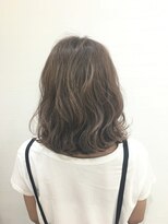 クラシア(Cracia)&nbsp;ミディアム×モノトーンカラー×ゆるウェーブ