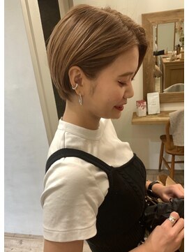 テテコケット(tete coquette) シアーベージュ×コンパクトショートボブで秋スタイル。