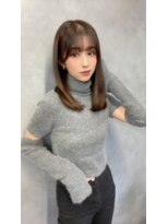 ミディアムレイヤー　顔周りカット　オリーブベージュ　韓国