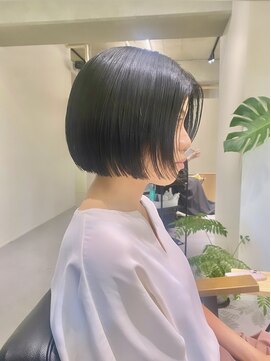 フイ(HUI) 小顔ストレートボブ黒髪グレージュダークアッシュモード