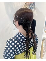 レア(Le'a)&nbsp;ツインポニーテールアレンジ