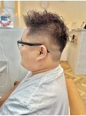 ツーブロック刈り上げ短髪ツイストパーマアップバングメンズヘア