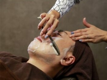 ハナイ(hanai)の写真/当日予約OK☆第一印象で大切な身だしなみを整え清潔感のあるスタイルに！数少ない日本刀剃刀を使用