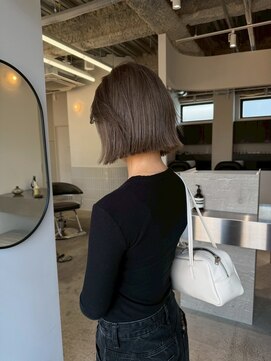 ステン(sten) グレージュ/切りっぱなしボブ/タッセルボブ/外はねボブ