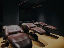 エミイ 鎌倉(eMii.)の雰囲気（暗室のフルフラットシャンプーが大好評［髪質改善/縮毛矯正］）