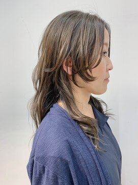 テトヘアー(teto hair) ウルフ、ミディアムヘア、グレージュ、ミルクティベージュ