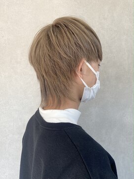 ブローフィー(Blowfy) 【 Blowfy 】モノトーンベージュ ウルフカット