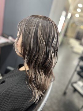 アイズ 渋沢(AIZU) ハイライト/白髪ぼかし/白髪ぼかしハイライト/オージュア