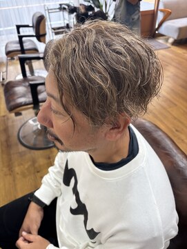 ルポ バイ モイ(Repos by MOI) アッシュベージュ×刈り上げマッシュ